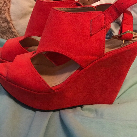 Red heels - Picture 2 of 2